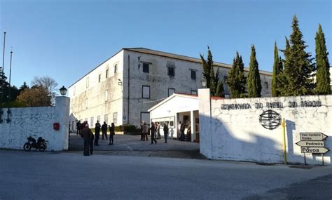 Fábrica do Prado está a ser desmantelada. Sucateiro  .